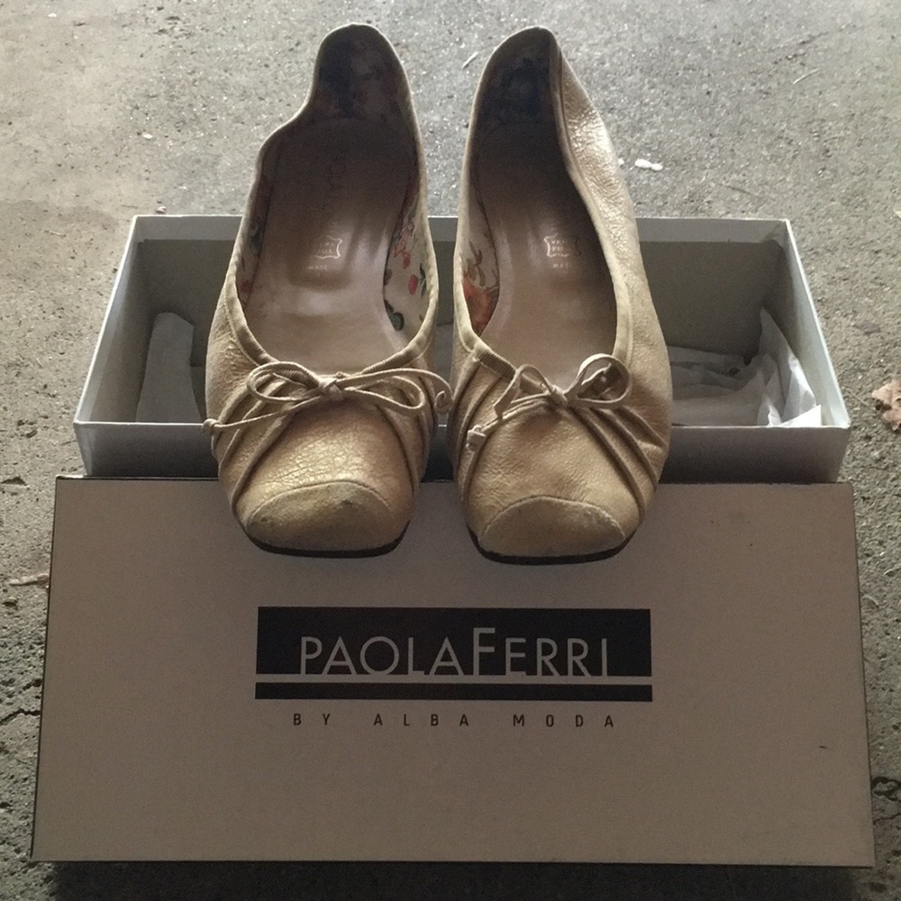 Paola Ferri flats